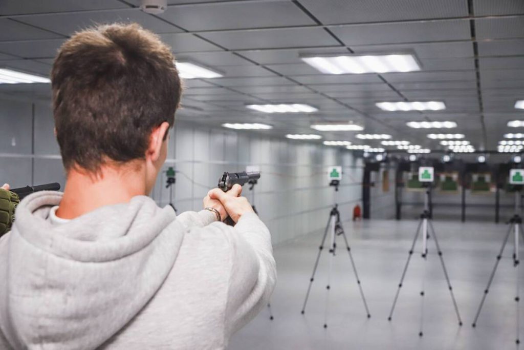 Посмотрели, постреляли ленинградские кадеты в Военной академии Росгвардии