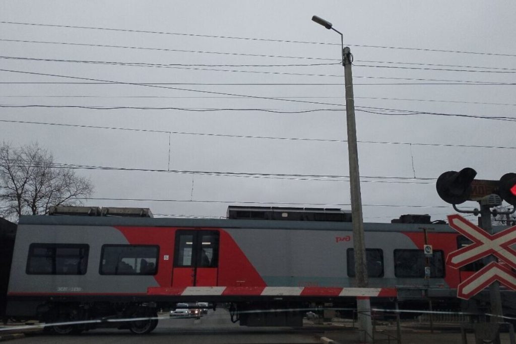 На станции Ивановская местная жительница попала под поезд