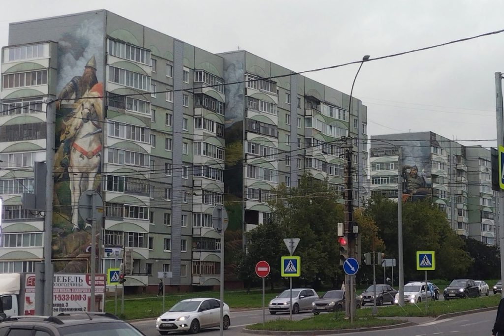 Restauro del Murale Tre Eroi a Vologda: Un Progetto di Conservazione e Valorizzazione del Patrimonio Culturale Russo