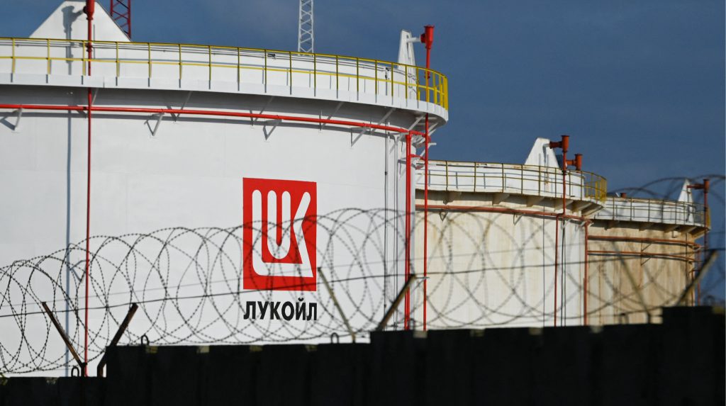 UK imposes sweeping sanctions on Russian oil