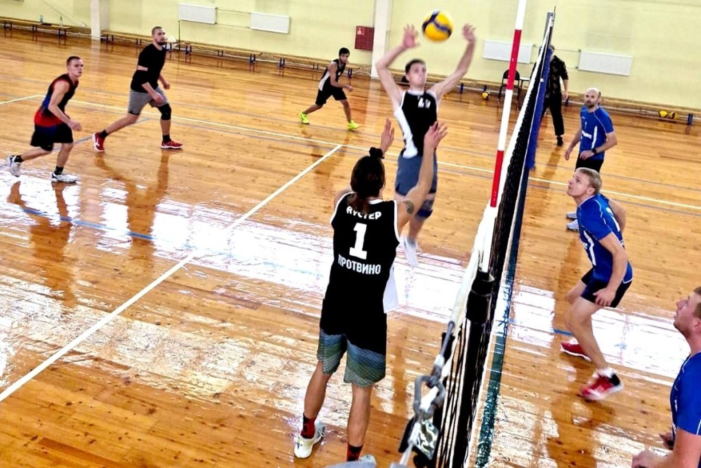 Групповой этап турнира по волейболу прошел в Серпухове