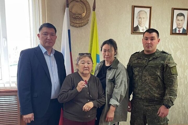 В Калмыкии вручили орден Мужества матери героя