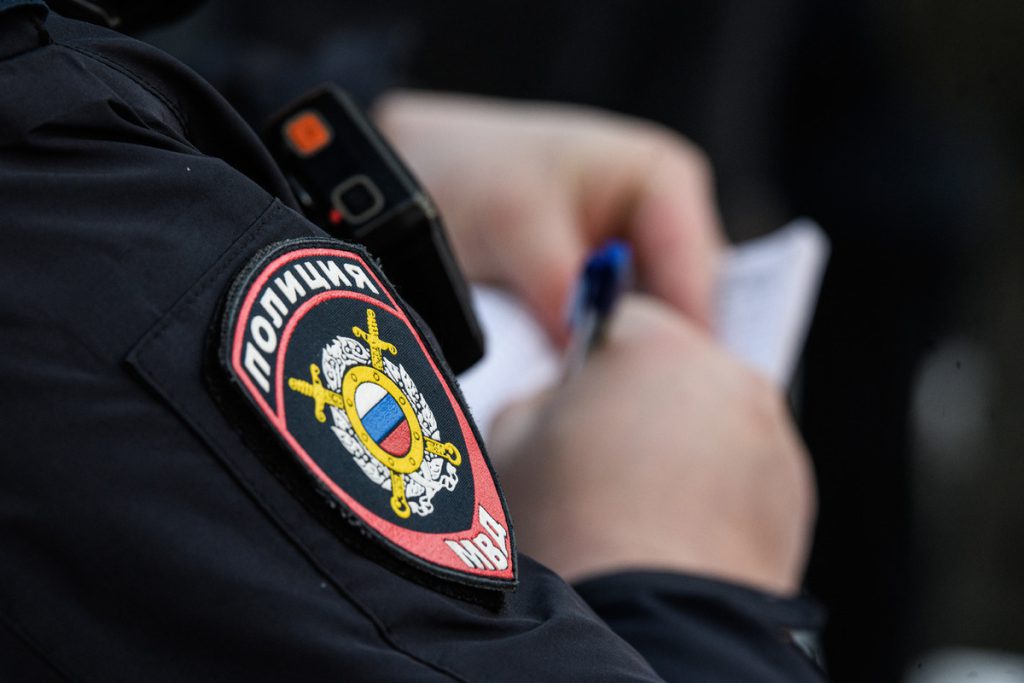 Двое мужчин в масках убивали мужчину в Москве, пока тот кричал