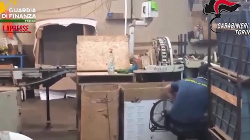 Operazione Anticontrabbando a Torino: Sequestrate 250 Tonnellate di Tabacchi e 22 Tonnellate di Sigarette Contraffatte