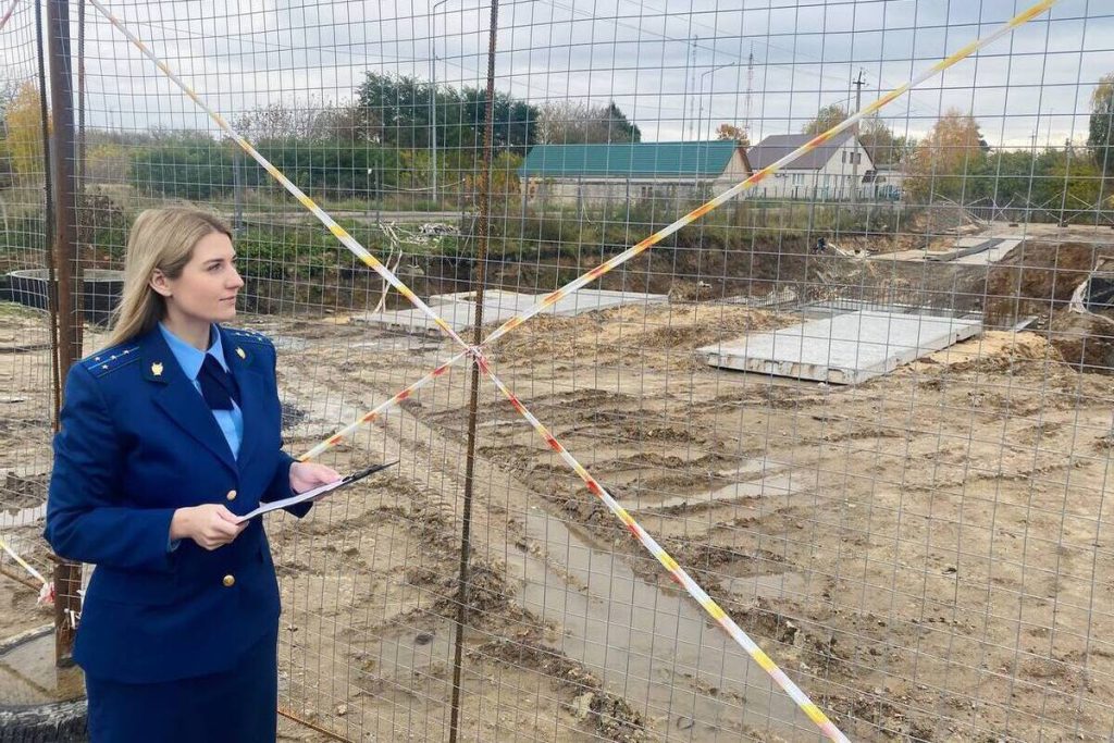 Прокуратура в Брянской области добилась ограждения опасного участка