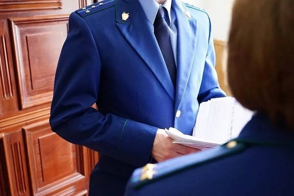 Casa abbandonata a Kologriv diventa un pericolo pubblico: la procura richiede limitazioni all&#039;accesso per garantire la sicurezza degli abitanti