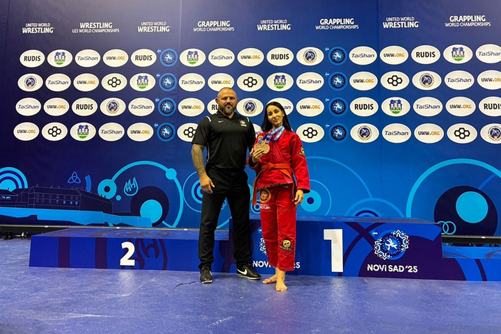 Atleta russa vince due medaglie di bronzo al campionato mondiale di grappling