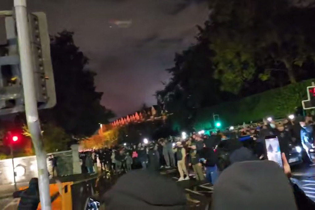 Disordini in Irlanda dopo lo stupro di una bambina di 10 anni: tensioni sociali e politiche sulla gestione dell&#039;immigrazione e della sicurezza pubblica