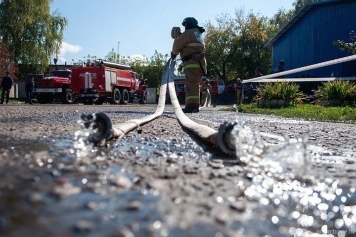 Последствия атаки БПЛА: в Первомайском районе Тамбовской области повреждены дома и автомобили