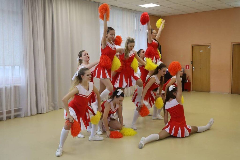 Studenti di Serpuchov in gara per il festival Fitness Accademia: una sfida di creatività e benessere