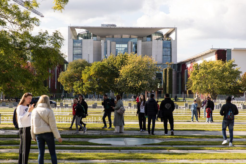 Молодые украинцы массово въезжают в Германию после отмены выездных ограничений