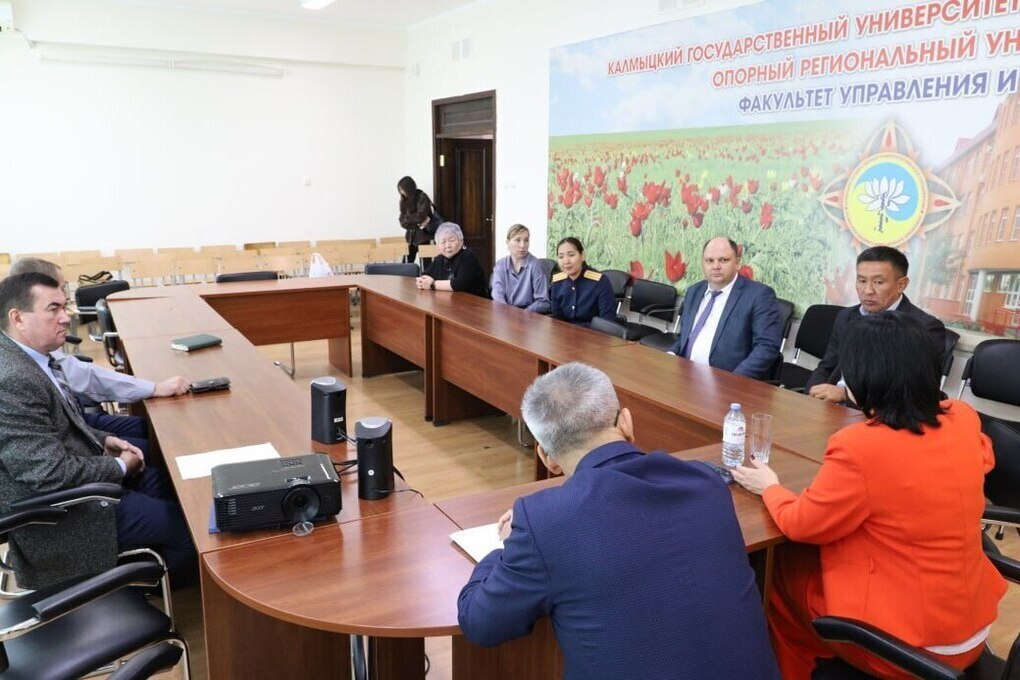 В Калмыкии представили выставку о защите суверенитета России