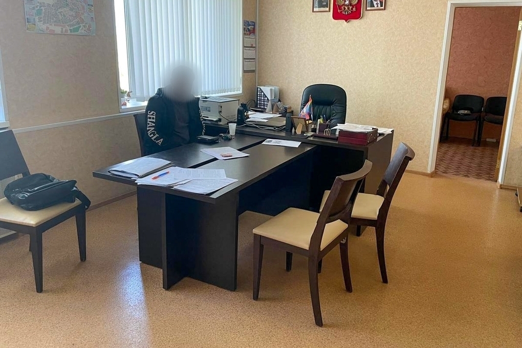 Tentativo di corruzione a Kольчугино: un cittadino straniero sotto indagine per aver offerto una bustarella a un poliziotto