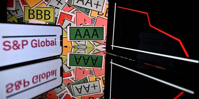 L’agence S&amp;P abaisse la note de la France en raison de l’incertitude « élevée » sur les finances publiques