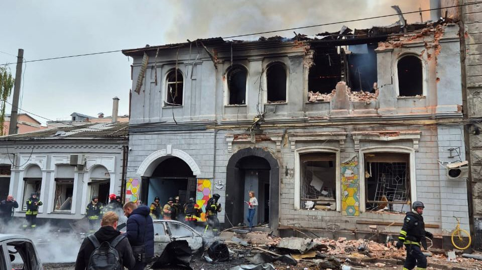 Attacco russo a scuola materna di Kharkiv: nessun bambino ferito, ma gravi danni e vittime tra i civili