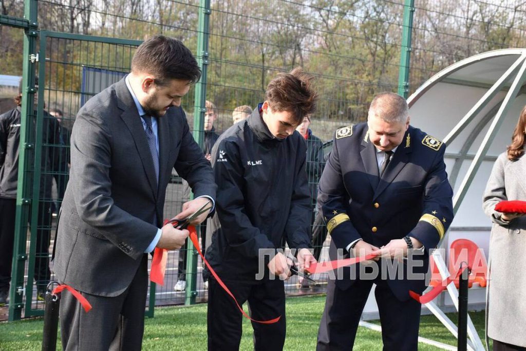 Делегация Минобрнауки РФ открыла новое спортивное пространство в Алчевске