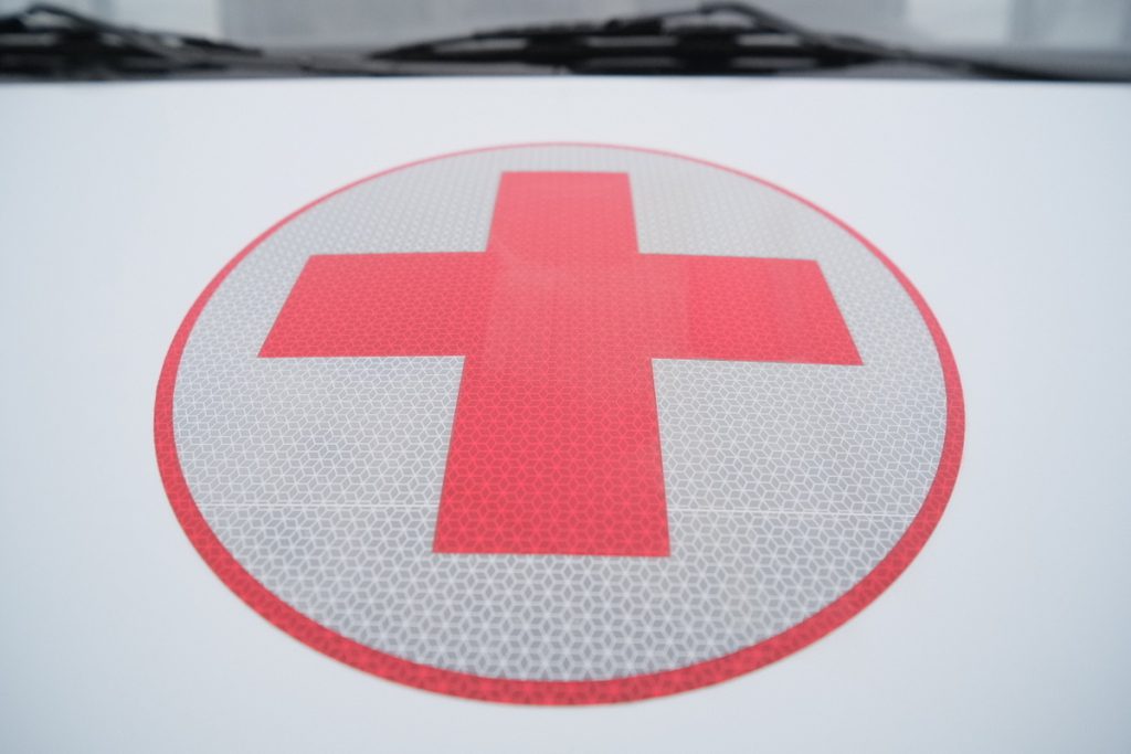 Под Волгоградом водитель перевернул автомобиль с 2 пассажирками и скрылся