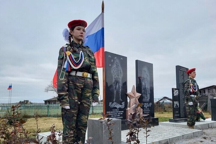 Памятник участникам СВО открыли в Красноармейском округе