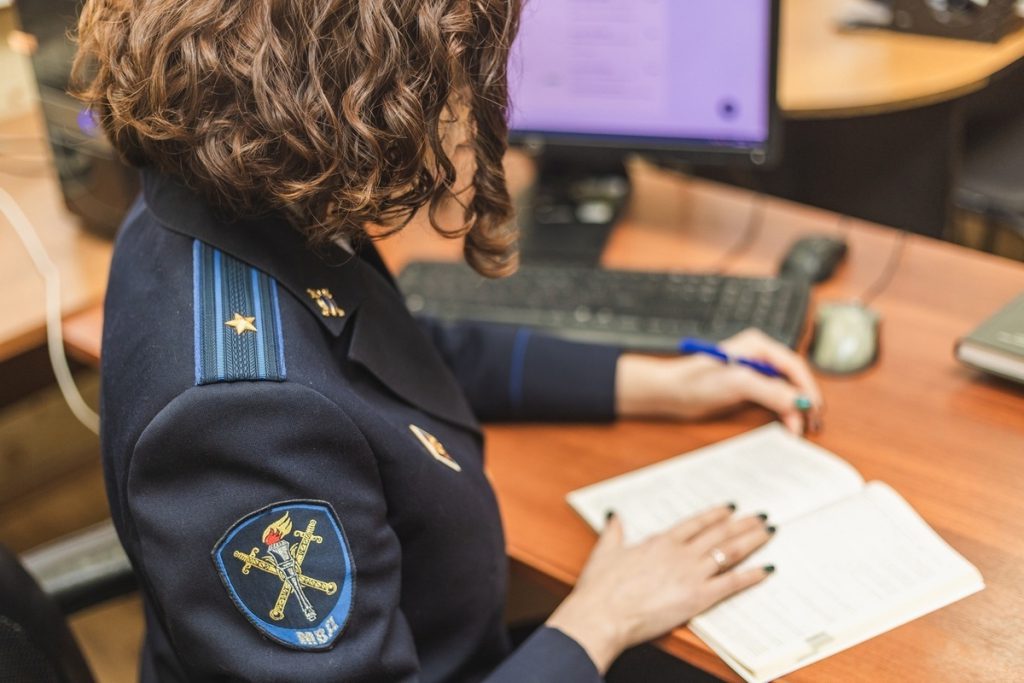 Truffa su larga scala in Russia: oltre 16 milioni di rubli sottratti a centinaia di vittime nella regione di Vladimir