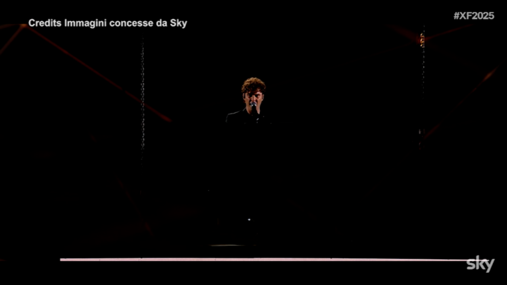 X Factor, la voce di PierC incanta il pubblico del Live Show con &#039;Rocket man&#039;