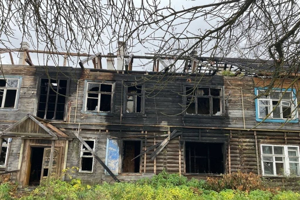 В Красной Горбатке прокурор добивается сноса аварийного дома