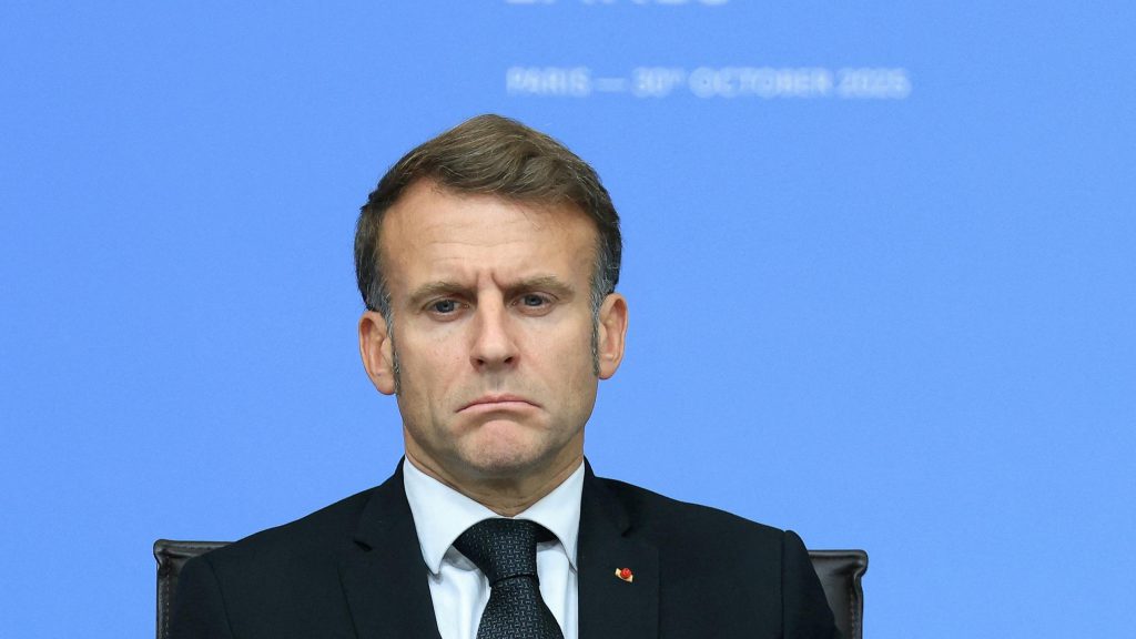 Tensioni tra Francia e Algeria: il voto dell&#039;Assemblée contro l&#039;accordo mette in difficoltà il governo francese e il presidente Emmanuel Macron