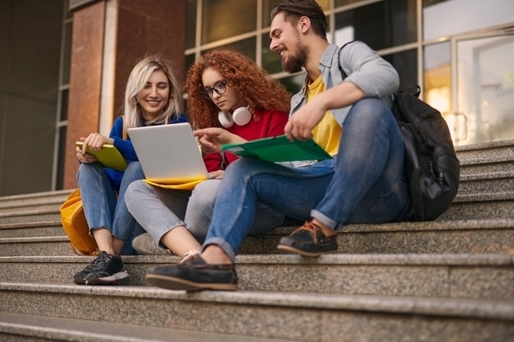 Студенты СмолГУ могут получить стипендию и стажировку в ведущих компаниях России