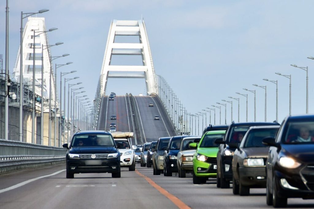 Interruzione del traffico sul ponte di Crimea: cause e conseguenze di un evento critico