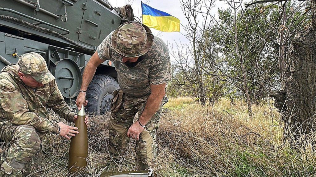 Conflitto in Ucraina: Russia subisce perdite significative con 920 soldati coinvolti nell&#039;ultimo giorno, secondo dati ufficiali dello Stato Maggiore delle Forze Armate dell&#039;Ucraina pubblicati su Facebook da Ukrainska Pravda https://www.facebook.com/GeneralStaff.ua/posts/pfbid054TLs82wi9SPmN7jsKa5NCeXwippdiFcYD61a5Q4YjVUKa2cPzpYNagXePRsHzQ9l