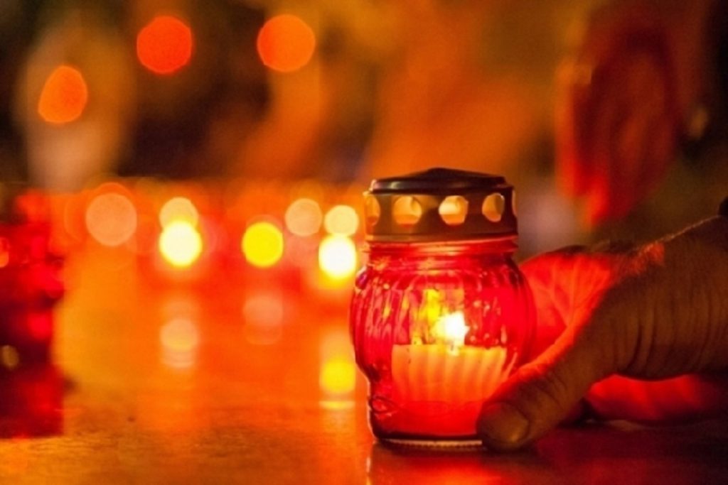 В Волгограде в последний путь проводят учителя Екатерину Синельникову