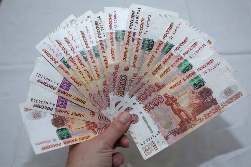 В России предложили увеличить размер не облагаемой налогом суммы подарков и призов