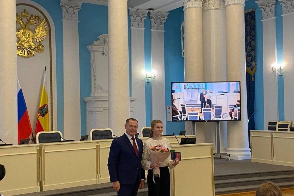 Eroismo a Skopin: la giovane Varvara Matyushkina premiata per aver salvato un bambino da annegamento