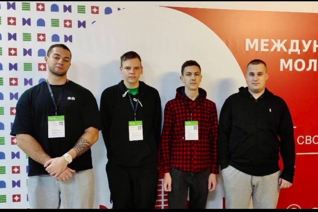 Vittoria della squadra Smolensk Dynamic all&#039;hackathon Smolathon: un successo per il settore IT russo