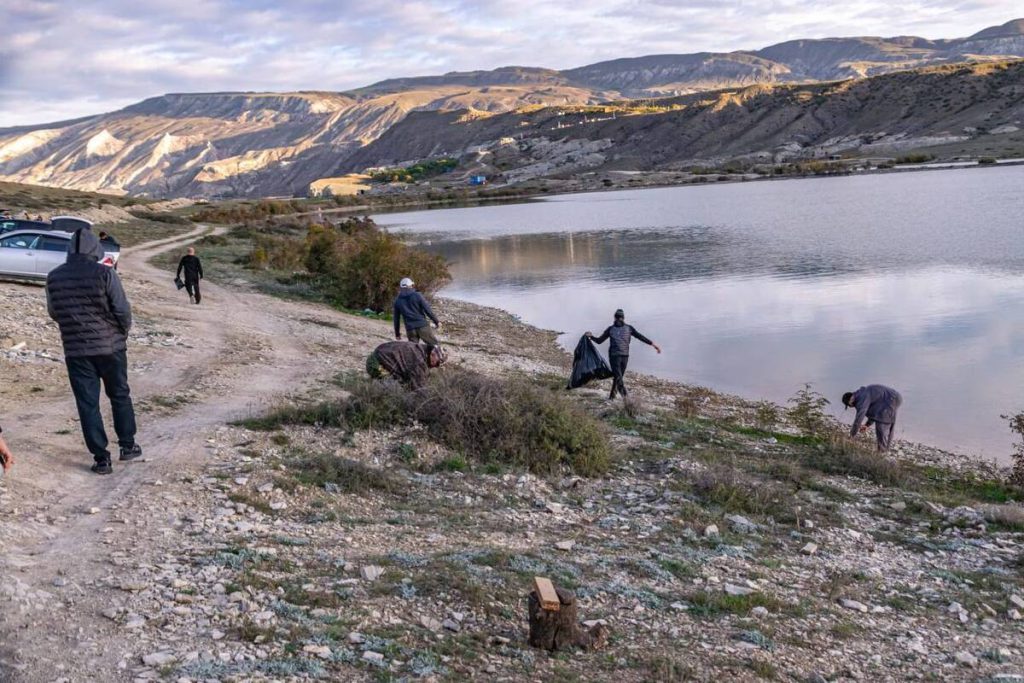 Чиркейское водохранилище очистили от мусора в ходе субботника