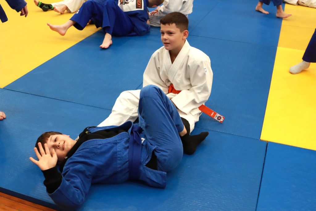 Митрополит Исидор благословил участников межрегиональных соревнований по дзюдо в Ярцево