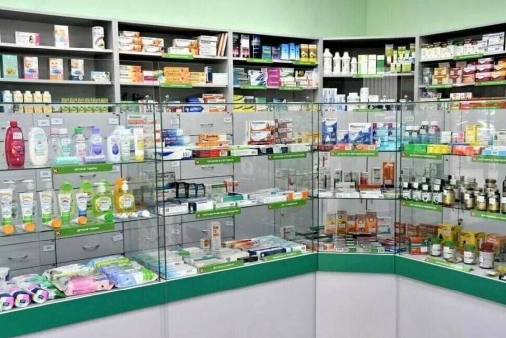 Chiusura di un&#039;apteka a Makhachkala per violazioni delle norme sanitarie: conseguenze e implicazioni per la salute pubblica