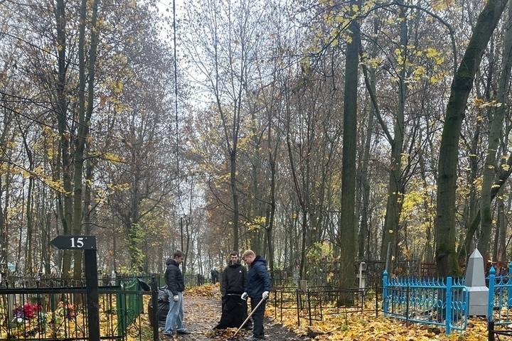 Юные владимирцы благоустраивают воинские захоронения!