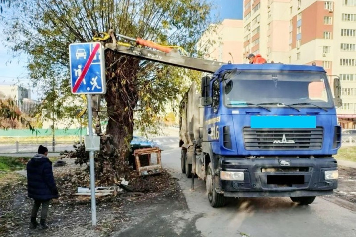 В Ленинском районе Пензы провели масштабную уборку муниципальных территорий