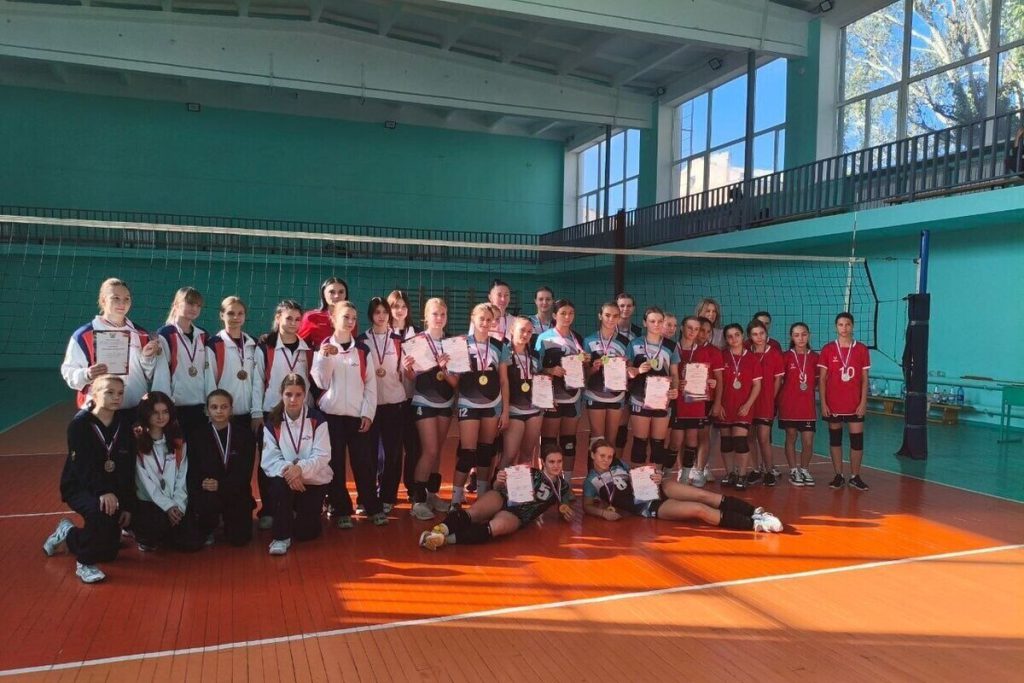 Первенство ДНР по волейболу выиграла команда спортшколы №1 города Макеевка