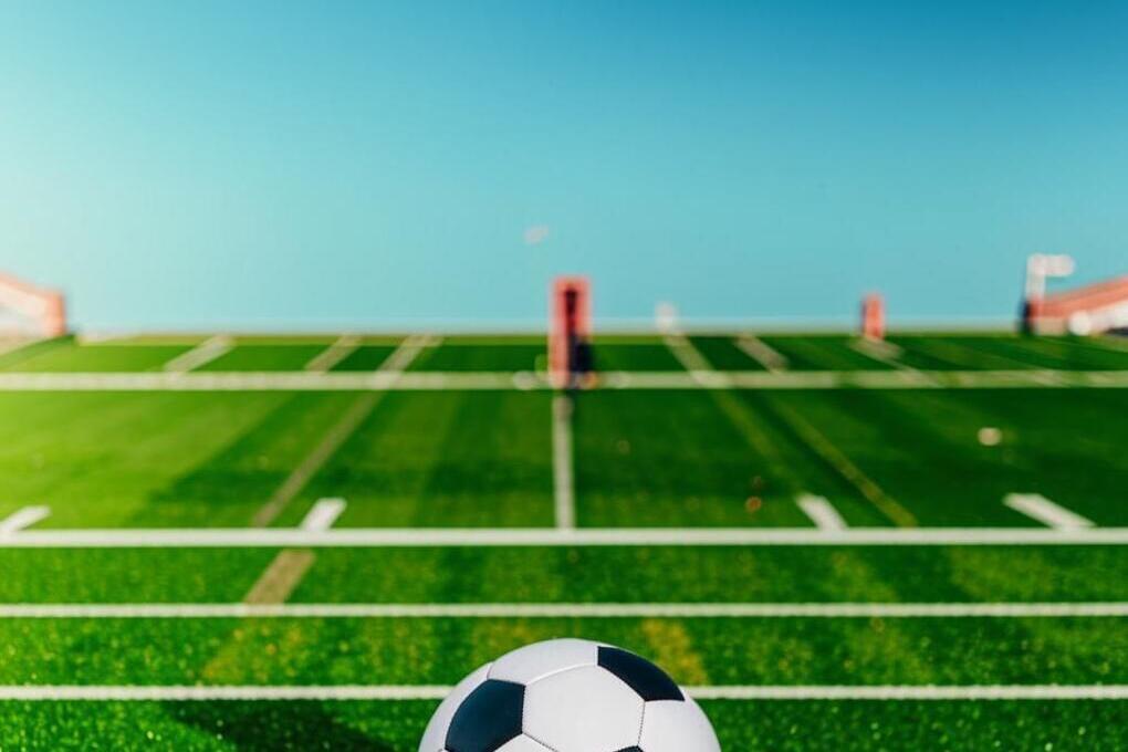 Master-class di calcio a Kaspijsk: promuovere lo sport e l&#039;attività fisica tra gli studenti russi