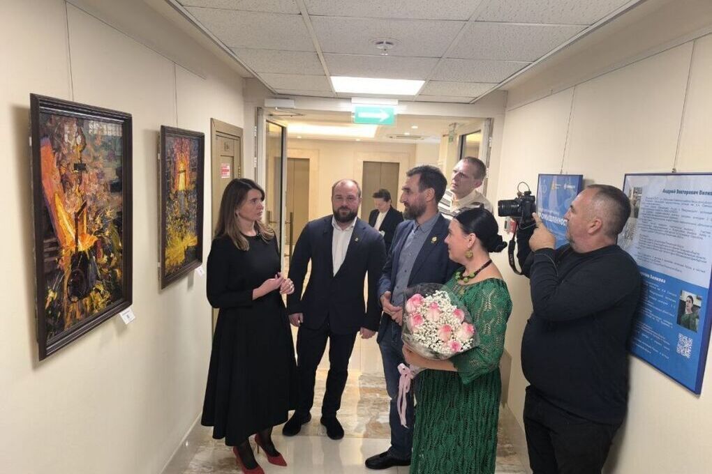 Mostra d&#039;arte &quot;Industria. Paesaggio industriale&quot; al Consiglio della Federazione: una riflessione sulla bellezza e il valore del lavoro