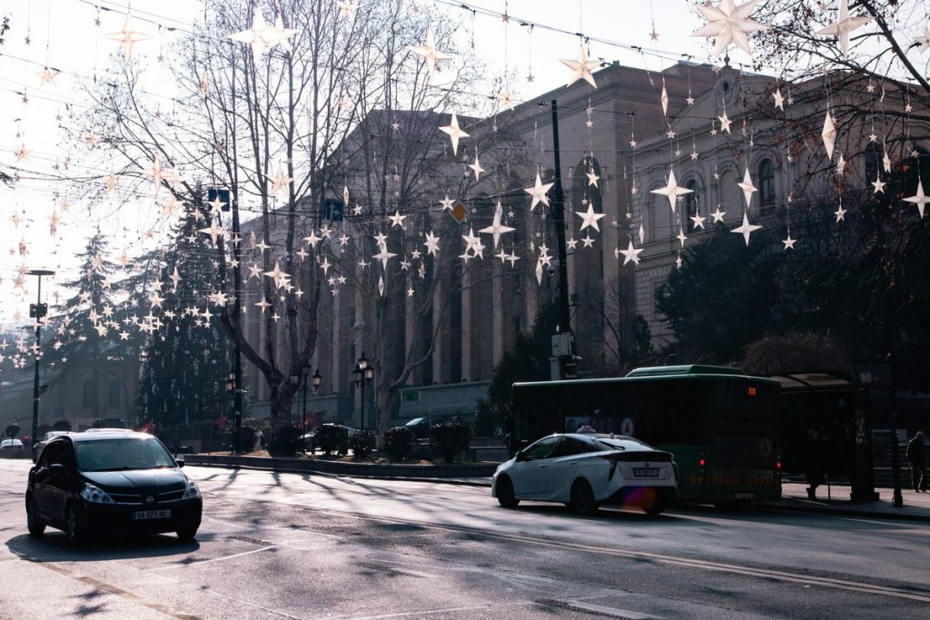 Митинг в Тбилиси: протестующие перекрыли проспект у парламента