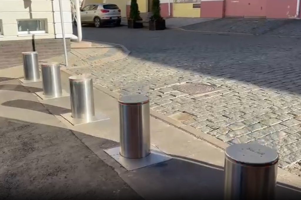 Болларды с видеонаблюдением стали устанавливать на улицах Нижнего