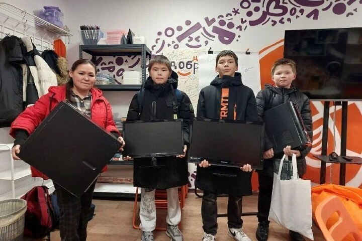 Donazione di Computer a Vолноваха: Un Esempio di Solidarietà e Sostegno Tecnologico per la Comunità Locale