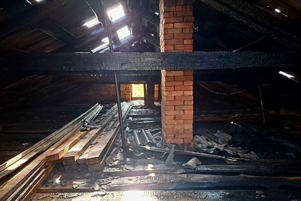 В Первомайском районе потушили крышу жилого дома