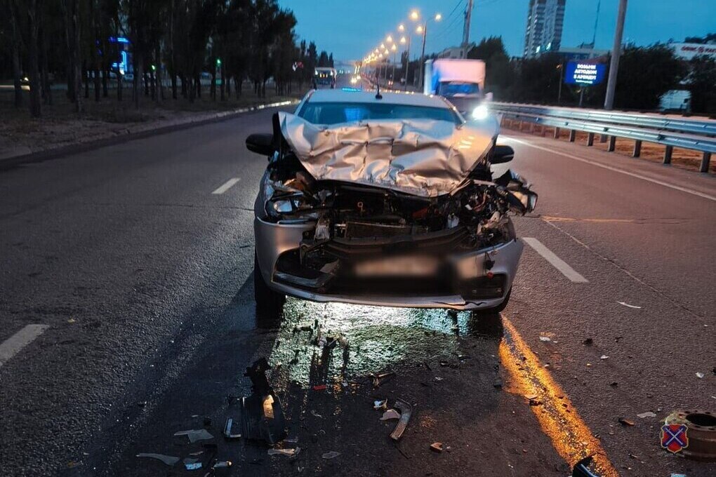 В Волгограде водитель «Лады» врезался в ГАЗ