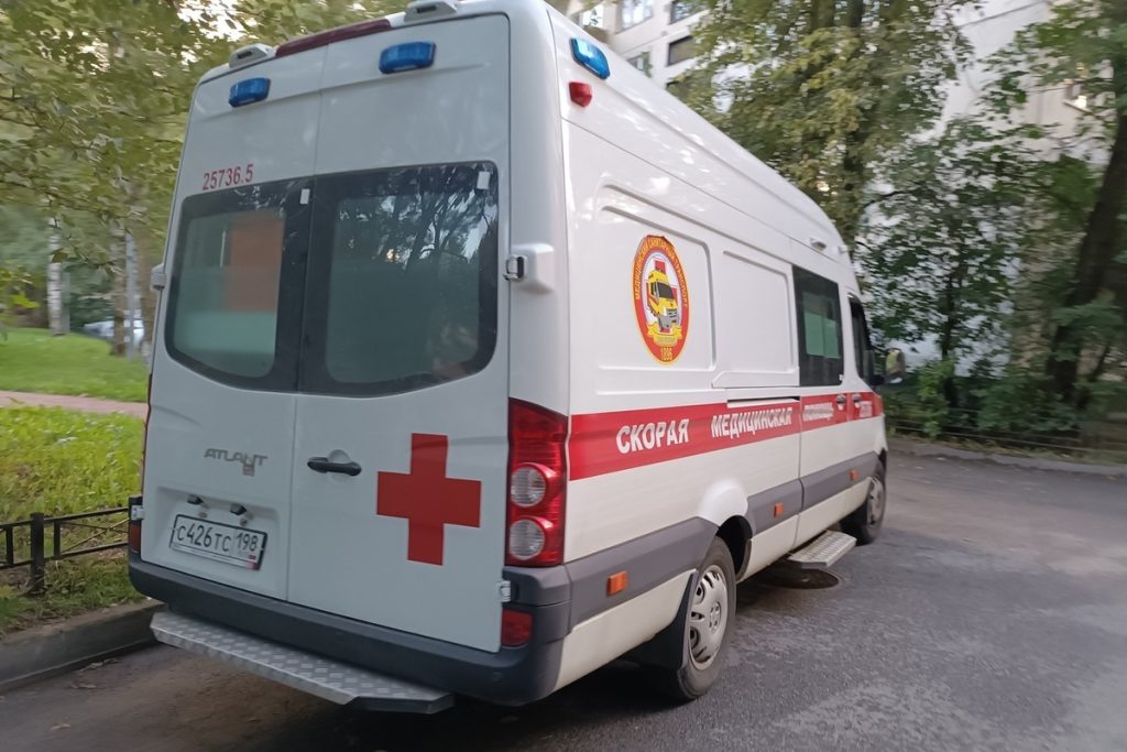 Giovane di 17 anni fermato a San Pietroburgo per guida senza patente su pitbike