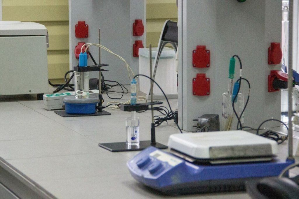 L&#039;emicrania: una condizione neurologica complessa che richiede una diagnosi precoce e un trattamento personalizzato per migliorare la qualità della vita dei pazienti