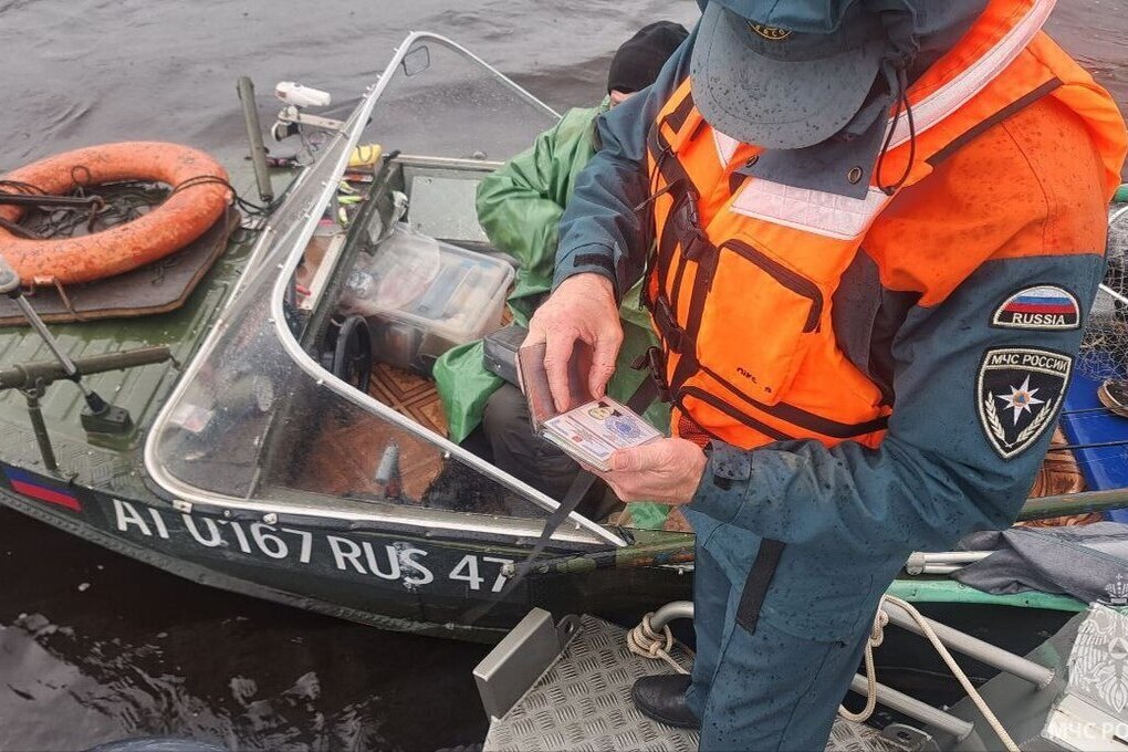 Спасатели патрулировали акватории Волхова и Тигоды