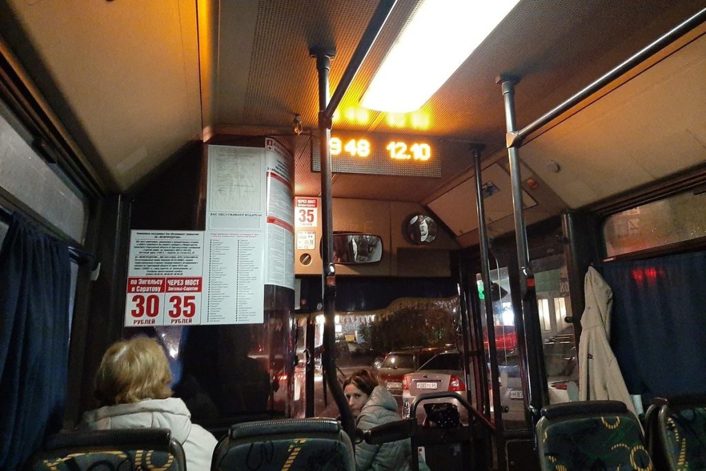 Автомобмльный мост Саратов-Энгельс сковала гигантская пробка